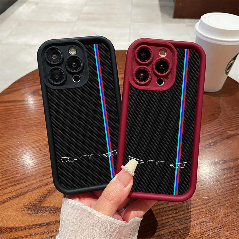 Cover posteriore opaca in carb - Apple Iphone 16 recensione e prezzo