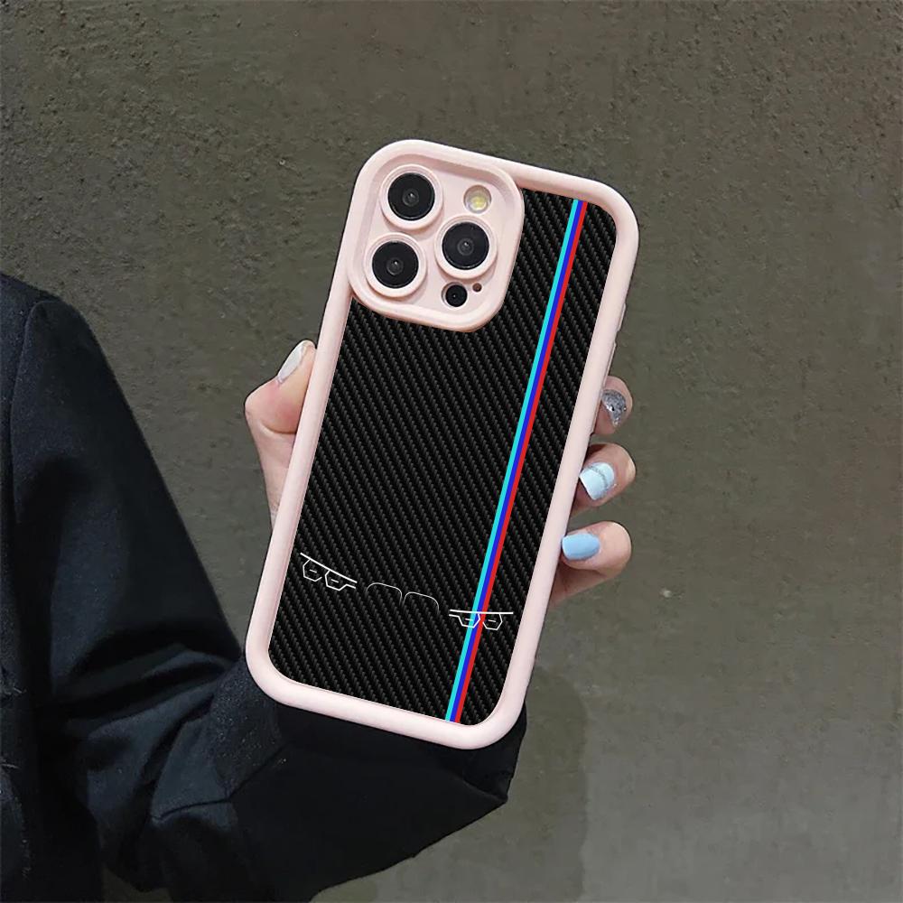 Cover posteriore opaca in carb - Apple Iphone 16 recensione e prezzo