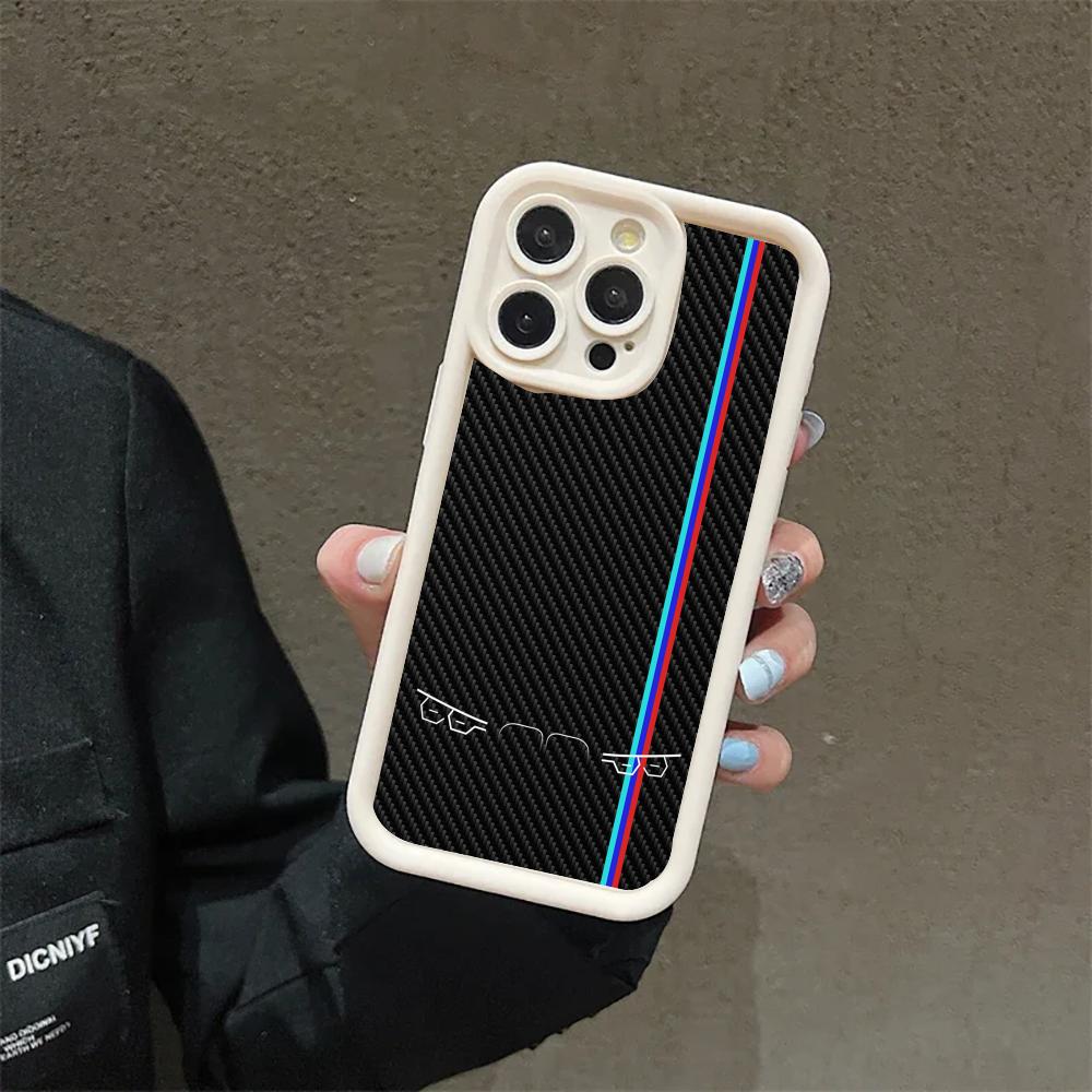 Cover posteriore opaca in carb - Apple Iphone 16 recensione e prezzo